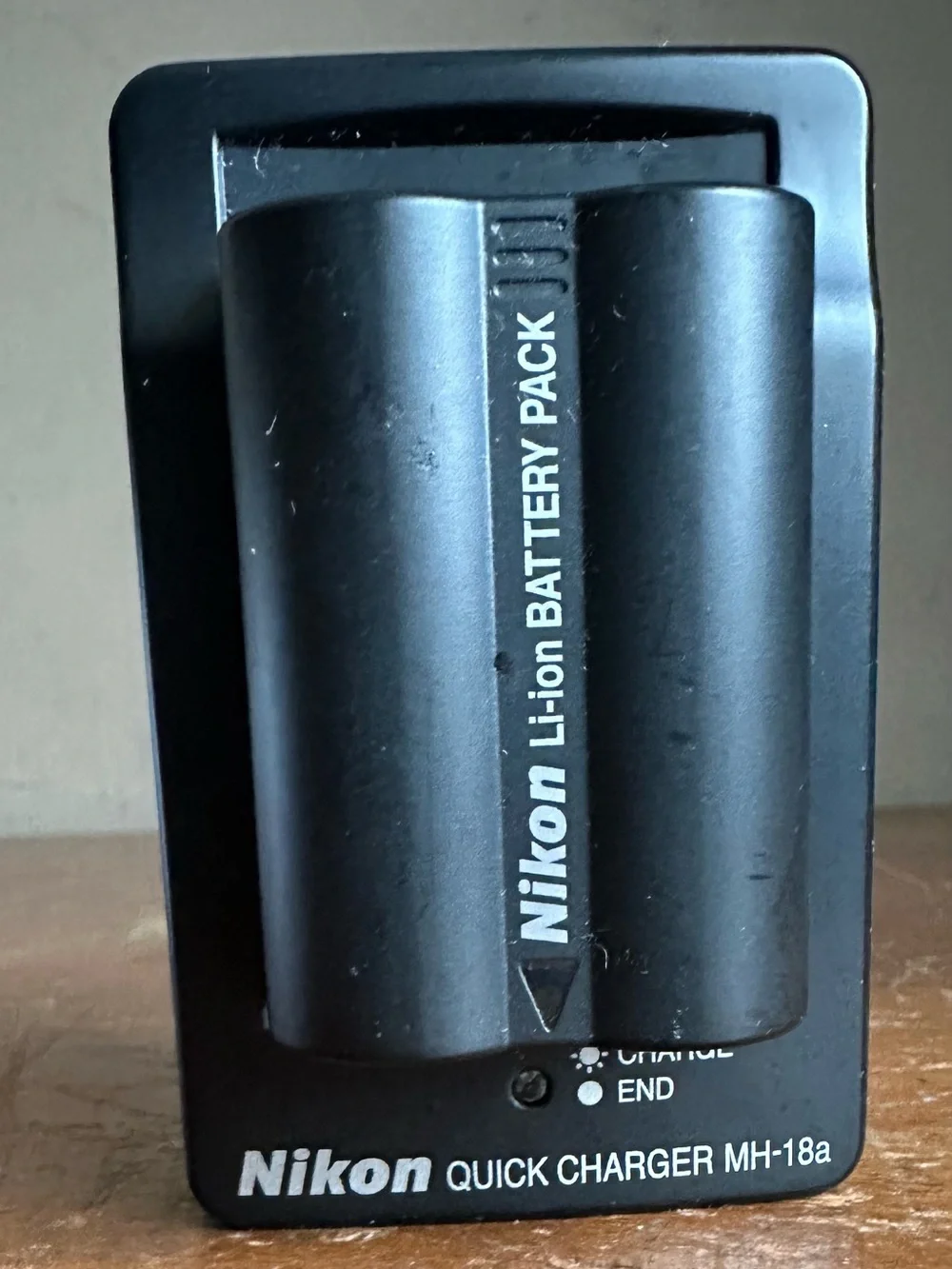 OEM Genuine Nikon MH-18a Quick Battery Charger w/ Nikon EN-EL3A Battery